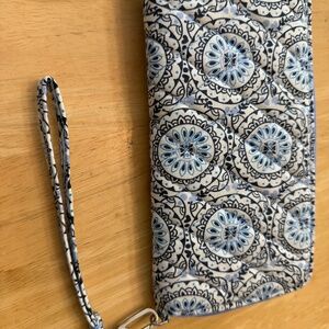 NWOT-Vera Bradley Outlet RFID Accordion Wristlet